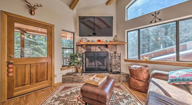 Charming 'coppertop' Cloudcroft Cabin: 3 Mi to Ski, Varaa Lomakoti Cloudcroft New Mexico