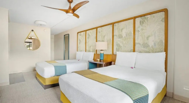 Четырёхместный номер Standard White Sands Hotel