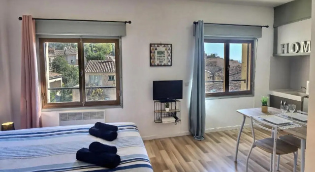 Studio vue sur les toits, lumineux Moustiers #2