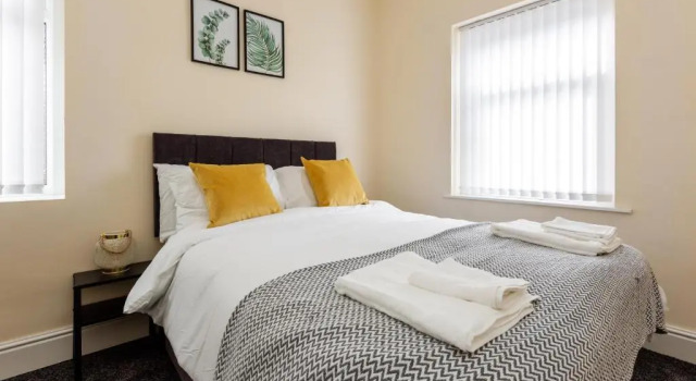 JETSON HOUSE - LUXURY 4-BED WITH KING SIZE BEDROOM Near Etihad, Prenota Hotel Droylsden Inghilterra