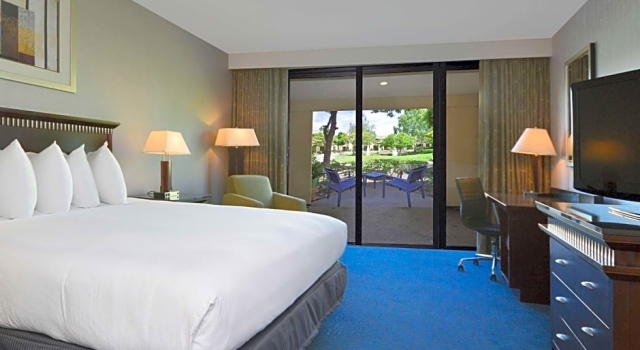 Двухместный номер Patio or Balcony с видом на сад DoubleTree by Hilton Newark-Fremont