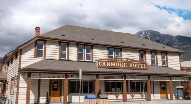 Party Hostel- Canmore Hotel Hostel