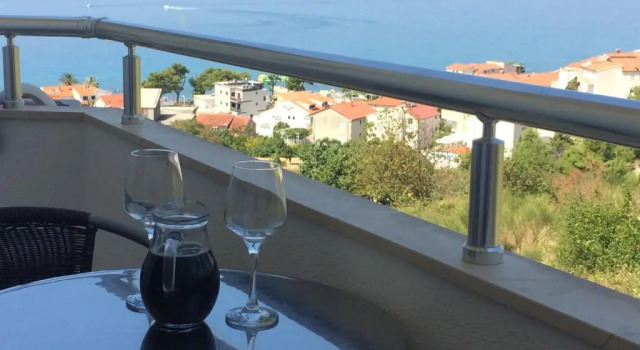 Студия с балконом и с видом на море Villa Mikrut
