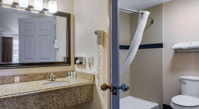 Двухместный номер Standard Quality Inn & Suites Huntington Beach