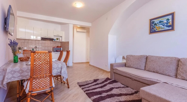 Stunning Home in Novi Vinodolski With Wifi and 2 Bedrooms, Забронировать Отель Отели Приморско-Горанской жупания с парковкой, Парковка