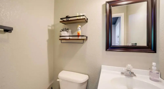 Апартаменты Cozy Whittier Cabin + Yard & Hot Tub, Pets Welcome