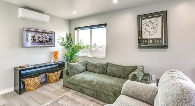 Коттедж 2 Mi to Mission Valley: Chic Home w/ Patio!
