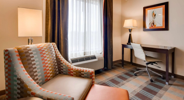 Четырёхместный номер Standard Best Western Plus Atrium Inn & Suites