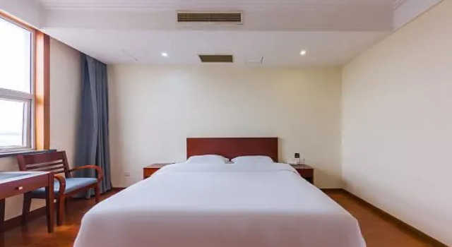 Люкс Deluxe Yishi Hotel (Shanghai Pudong Airport Branch)