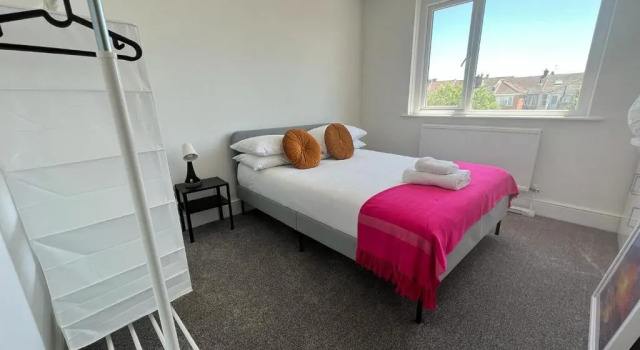 Stunning 2 Bed, 2 storey flat with free Parking, Varaa Huoneisto Asunnot kohteessa Merseyside, Huoneisto