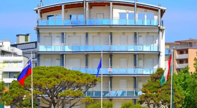 Bright Flat on the Beachfront, Book Lejlighed Hoteller i Friuli Venezia Giulia med parkering, Parkering