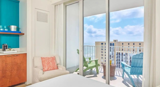 Четырёхместный номер Standard с частичным видом на океан Margaritaville Hollywood Beach Resort