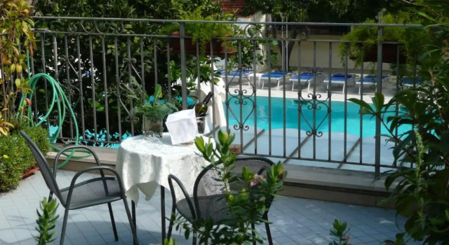 Двухместный номер Standard с видом на бассейн Hotel Florida