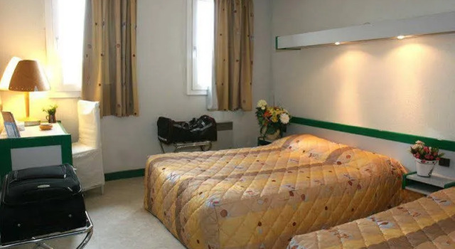 Hotel Mg, Забронировать Отель Отели Клермон-Ферран с парковкой, рядом с Больница «Эстен», Парковка