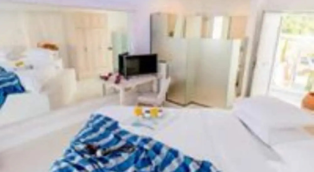 Люкс с балконом Kouros Home Hotel