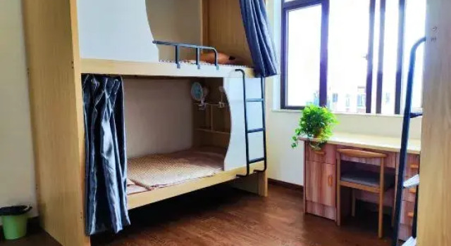 Кровать в общем номере (мужской номер) Coco Youth Travel Homestay