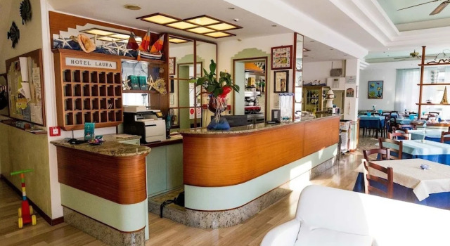 Hotel Laura, Rezervovat Hotel Gabicce Mare 