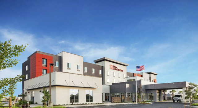 Кровать в общем номере Hilton Garden Inn Sacramento Airport Natomas