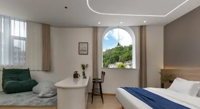 Семейный люкс Luxury Tengchong Phoenix Terrace · Mengying Wenquan Resort Chinese Inn