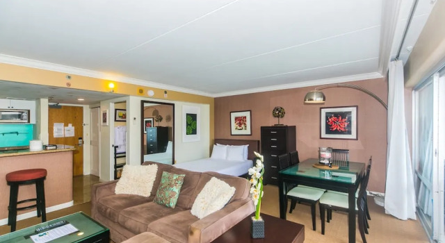 Ilikai Tower 1 Bedroom City View Condos with Private Lanai & Free Wifi!, Boek Hotel Waikiki 