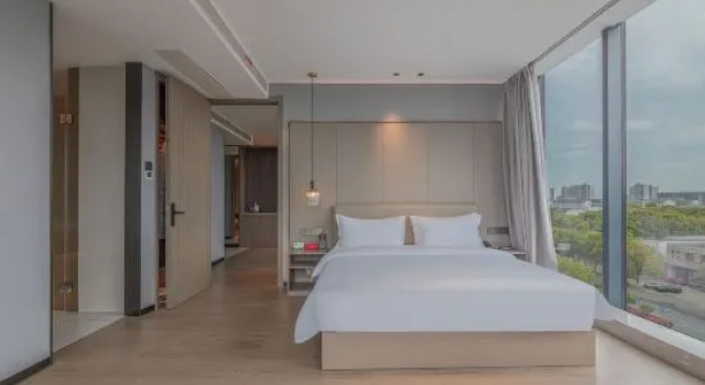 Люкс Deluxe Yiju Life Hotel (Yuyao Station Wucaicheng)