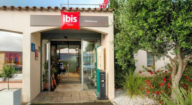 Кровать в общем номере Hotel ibis Narbonne