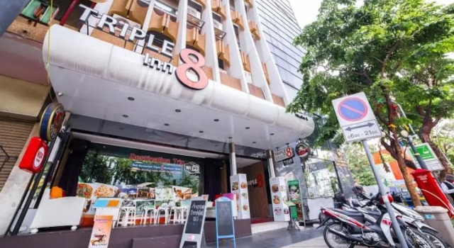 NIDA Rooms Silom Soi 12 Planet, Забронировать Отель Отели Бангкока с парковкой, рядом с Спа-центр Health Land Сатхорн, Парковка