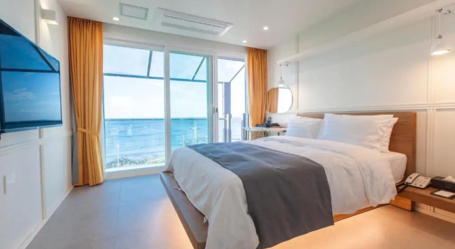 Двухместный номер Standard с балконом и с видом на море Rich Hotel