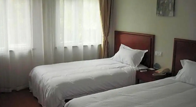 Двухместный номер Standard GreenTree Inn Shanghai Guangxin Road Tongji Hospital Express Hotel