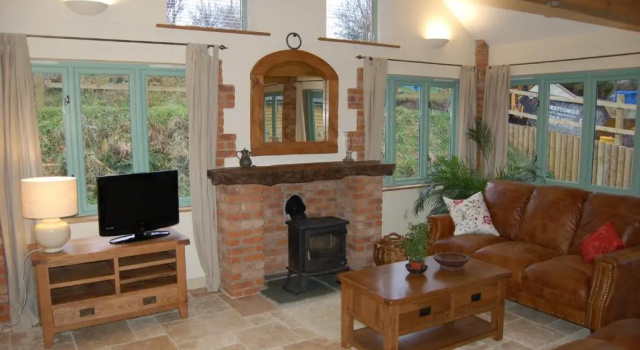Коттедж с 3 комнатами Honeysuckle Farm cottages