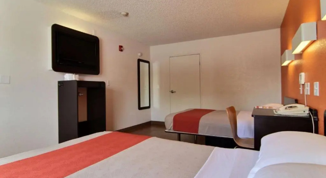 Четырёхместный номер Standard Motel 6 Albuquerque - Coors Road