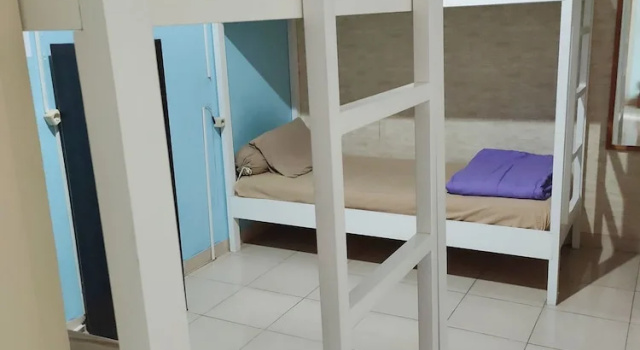 Postel ve společném pokoji Radio Backpacker Guesthouse