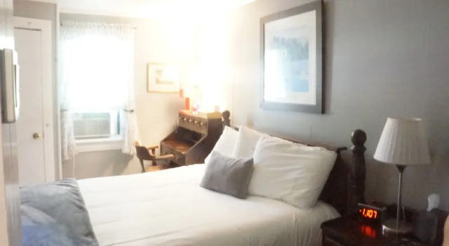 The Frogtown Inn, Book Bed and Breakfast Canadensis 