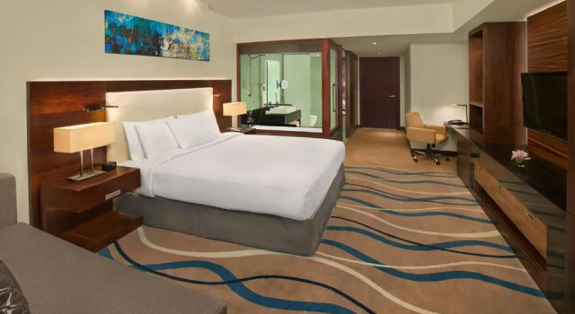 Двухместный номер Deluxe с балконом DoubleTree by Hilton Hotel and Residences Dubai Al Barsha