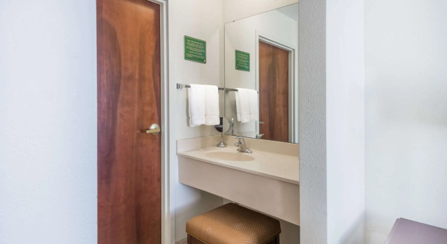 Hawthorn Extended Stay by Wyndham Seville, Reserva ahora Hotel Hoteles en Seville con piscina, Piscina