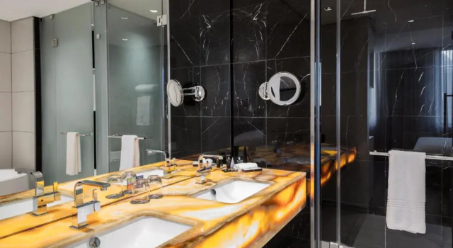 Двухместный номер Luxury The Capital 15 on Orange Hotel & Spa