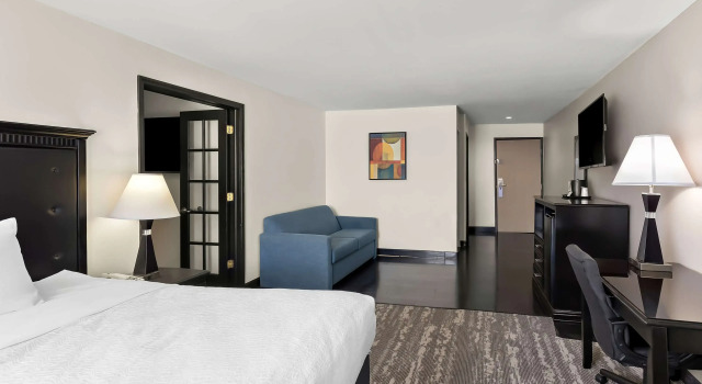 Двухместный люкс с 2 комнатами Best Western Saluki Inn