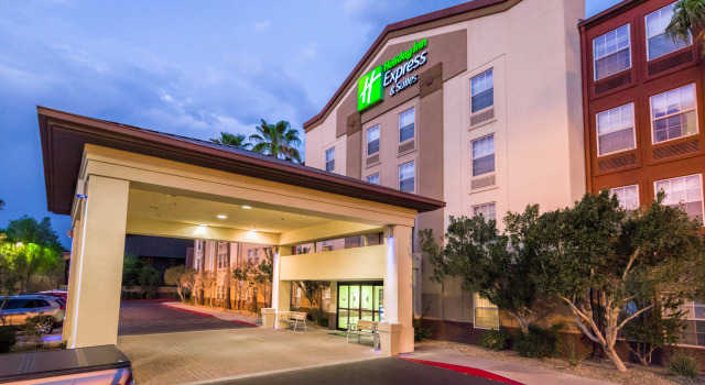 Holiday Inn Express Phoenix-Airport/University Drive by IHG, Забронировать Отель  