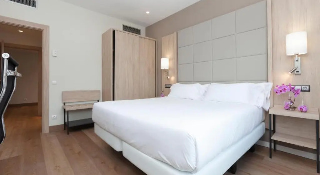Люкс Executive Hotel Puerta de Bilbao