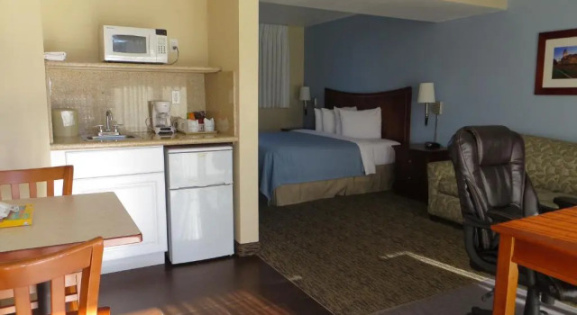 Номер Standard Coronet Motel