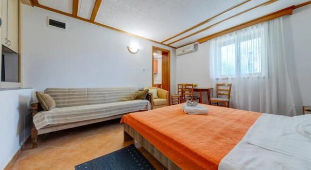 Студия Olive Garden Apartments