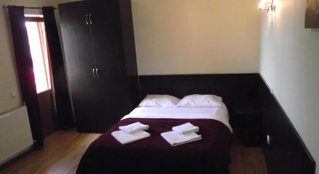Pension Favorit, Rezerwuj Pensjonat Hotele w Carpathians - Romania z parkingiem, Parking