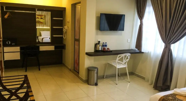 Luksusowy trzyosobowy pokój Louis Hotel