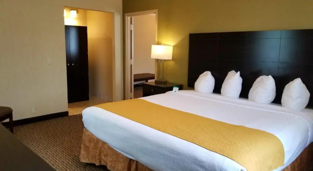 Люкс Spark By Hilton Watertown