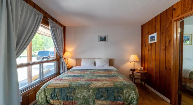 Четырёхместный номер Deluxe Cedar Motel
