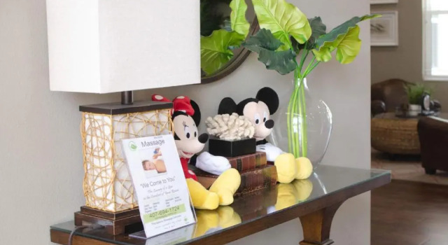 3 Bedroom townhouse in gated community with gym and pool 10 min to Disney