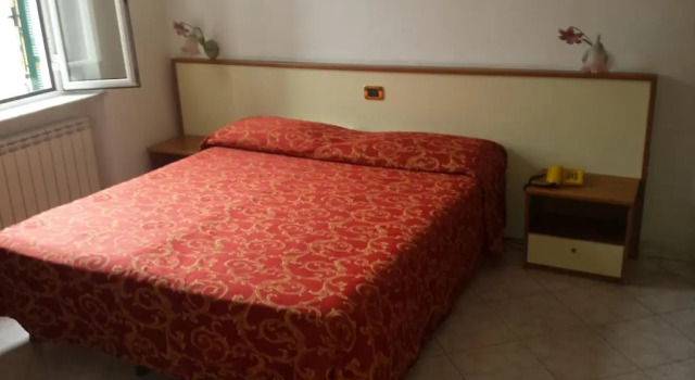 Hotel Ideale, Забронировать Отель Варацце Ривьера-делле-Пальме, рядом с Туристический порт Варацце