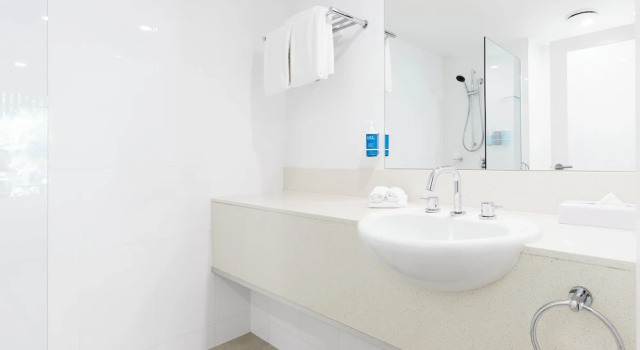 Номер Standard с видом на залив Novotel Sunshine Coast Resort