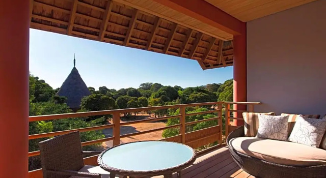 Номер Standard с балконом и с видом на сад Sheraton New Caledonia Deva Spa & Golf Resort
