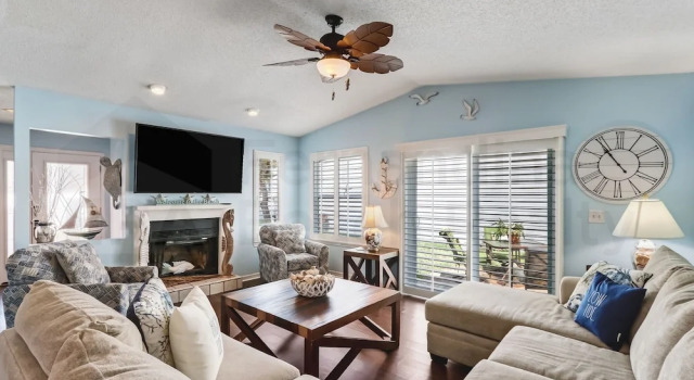 2706 W. 3rd St 2 Bedroom Home by RedAwning, Book Feriehus Amelia Island 